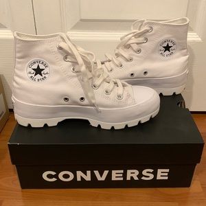 Converse, Chuck Taylor’s size 6